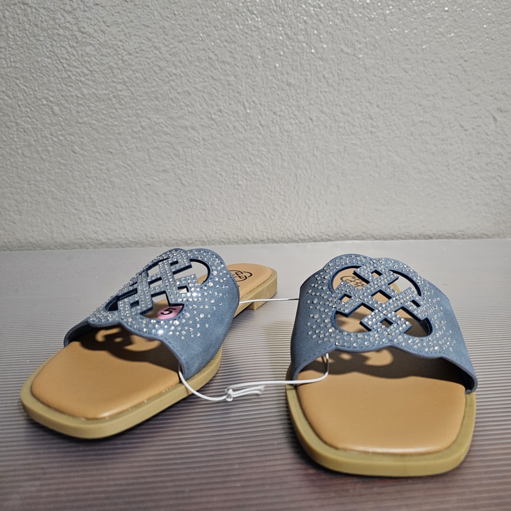 Daisy Fuentes Blue Cutout Slide Sandals